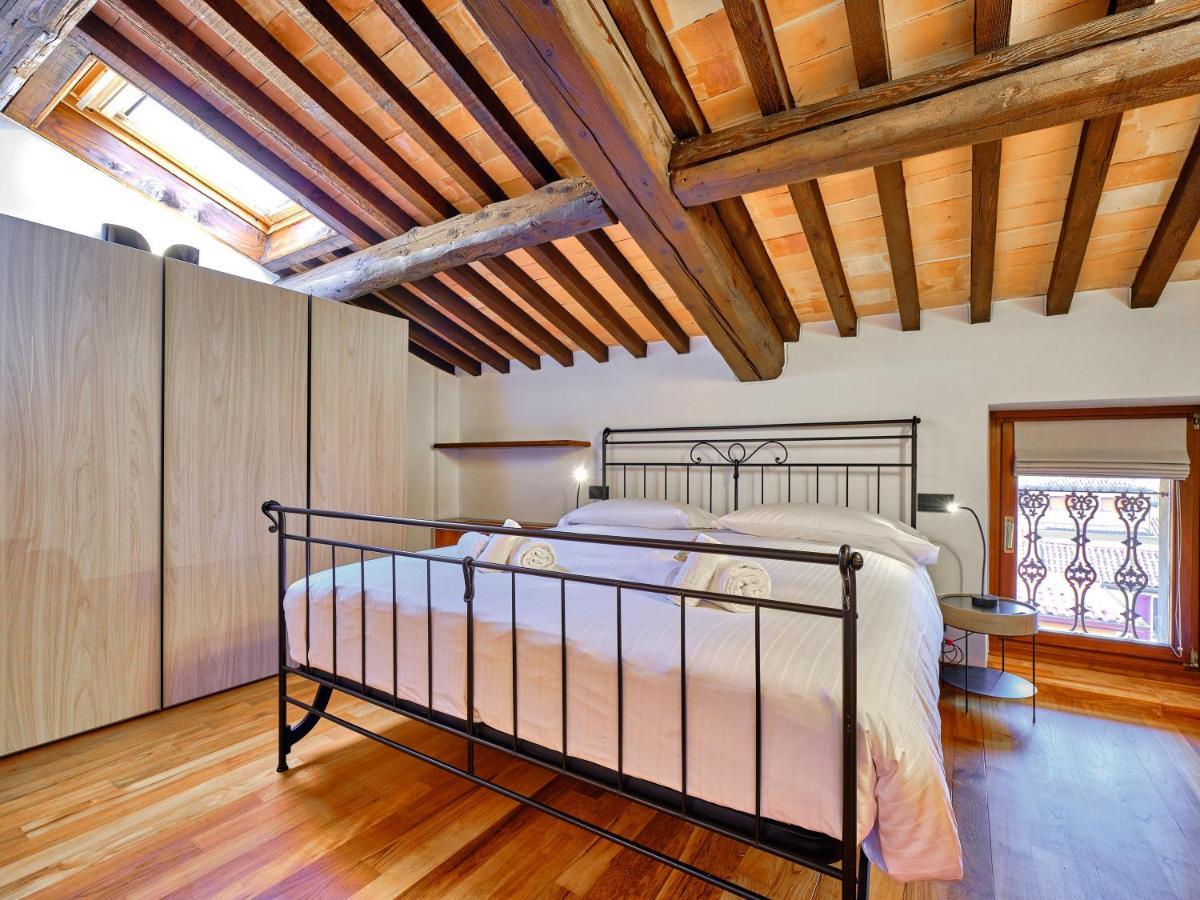 Apartmentsarena - Residenza Degli Scaligeri - Piazza Erbe Verona Esterno foto